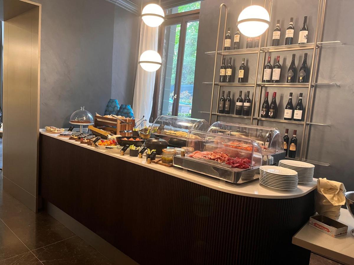 Radisson Collection Hotel, Palazzo Nani Венеция Экстерьер фото The buffet at the lounge