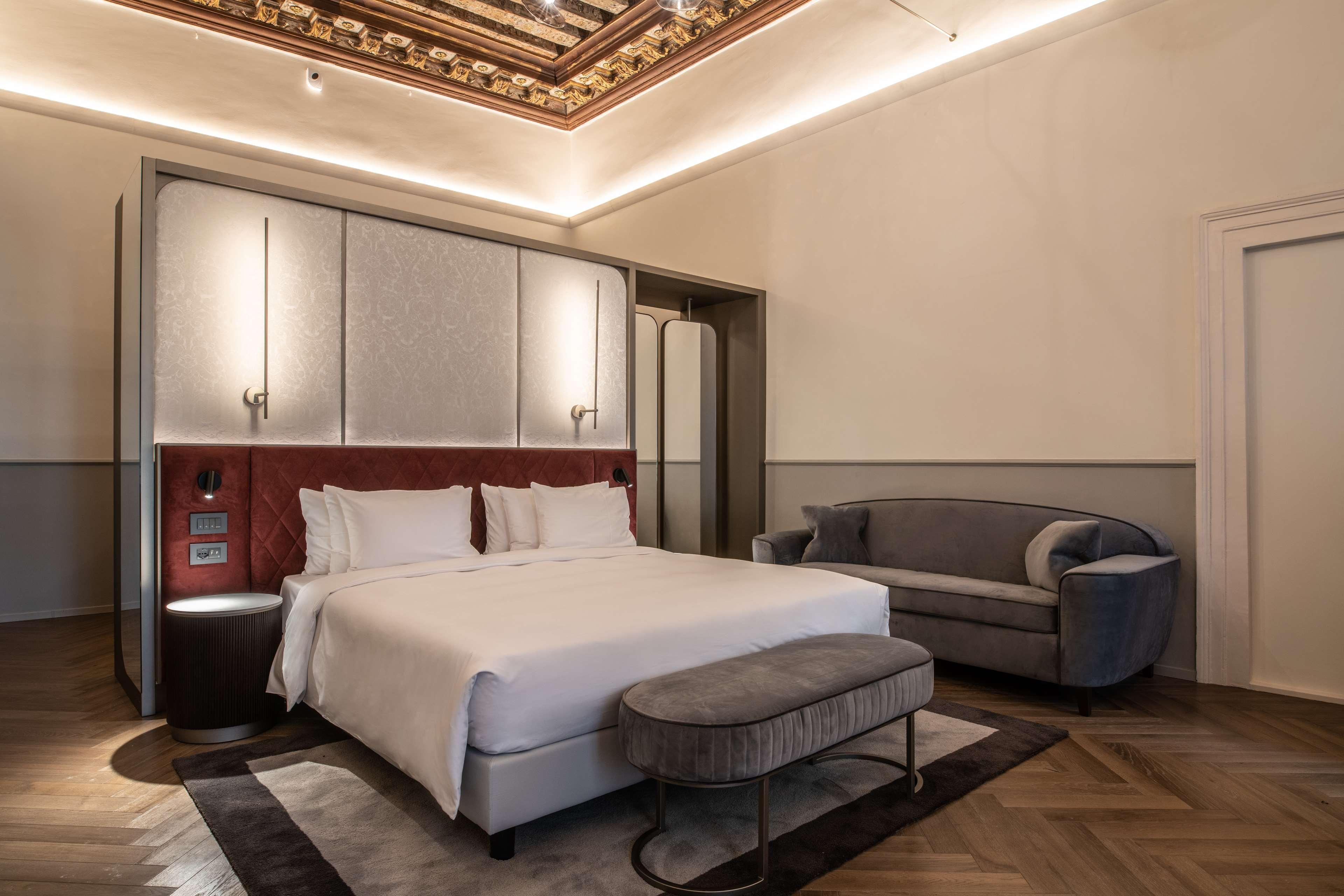 Radisson Collection Hotel, Palazzo Nani Венеция Экстерьер фото A bedroom at the hotel