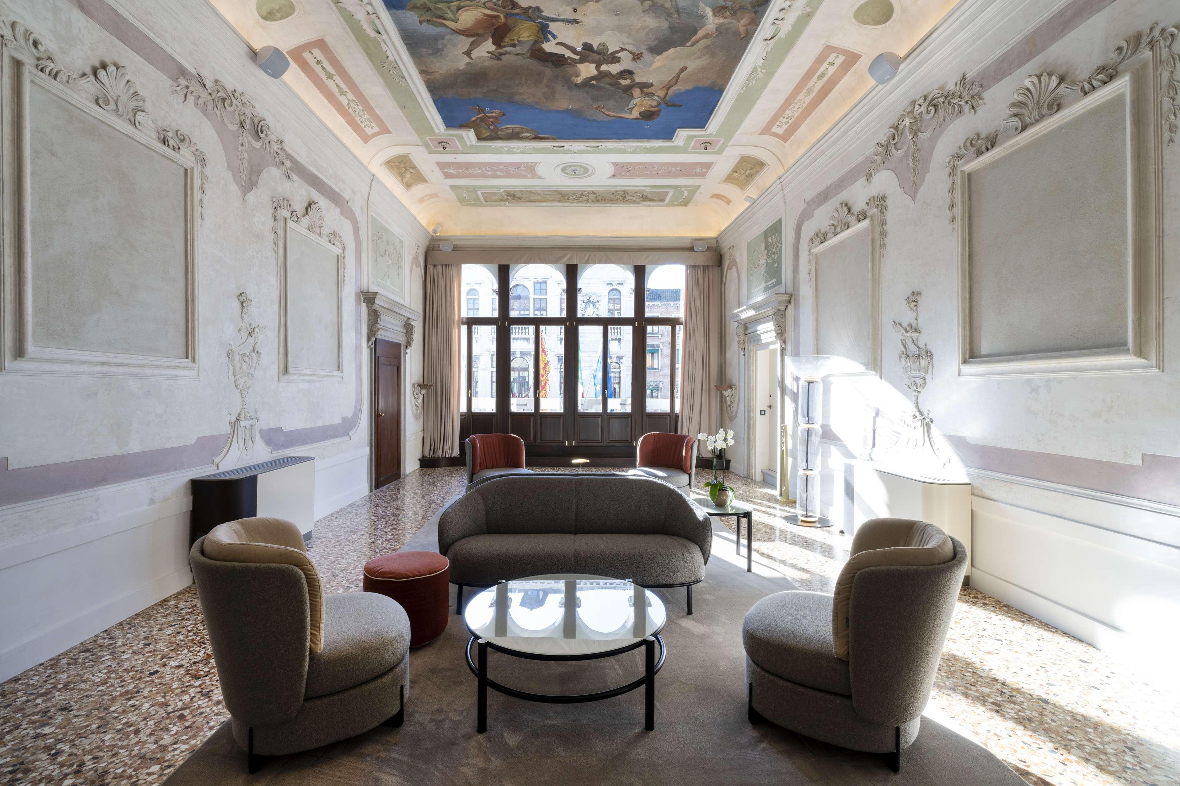 Radisson Collection Hotel, Palazzo Nani Венеция Экстерьер фото The lobby of the hotel