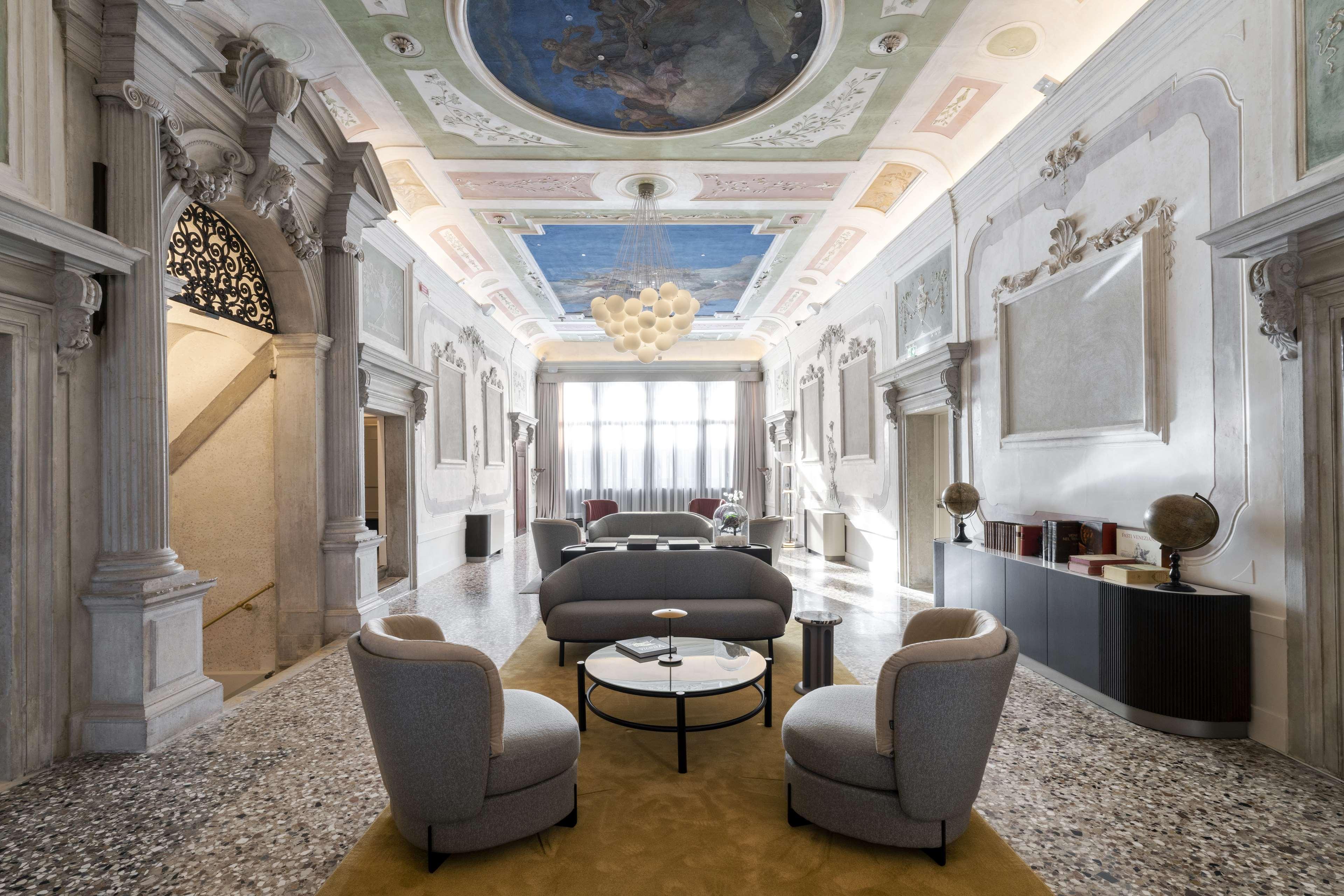 Radisson Collection Hotel, Palazzo Nani Венеция Экстерьер фото The Library