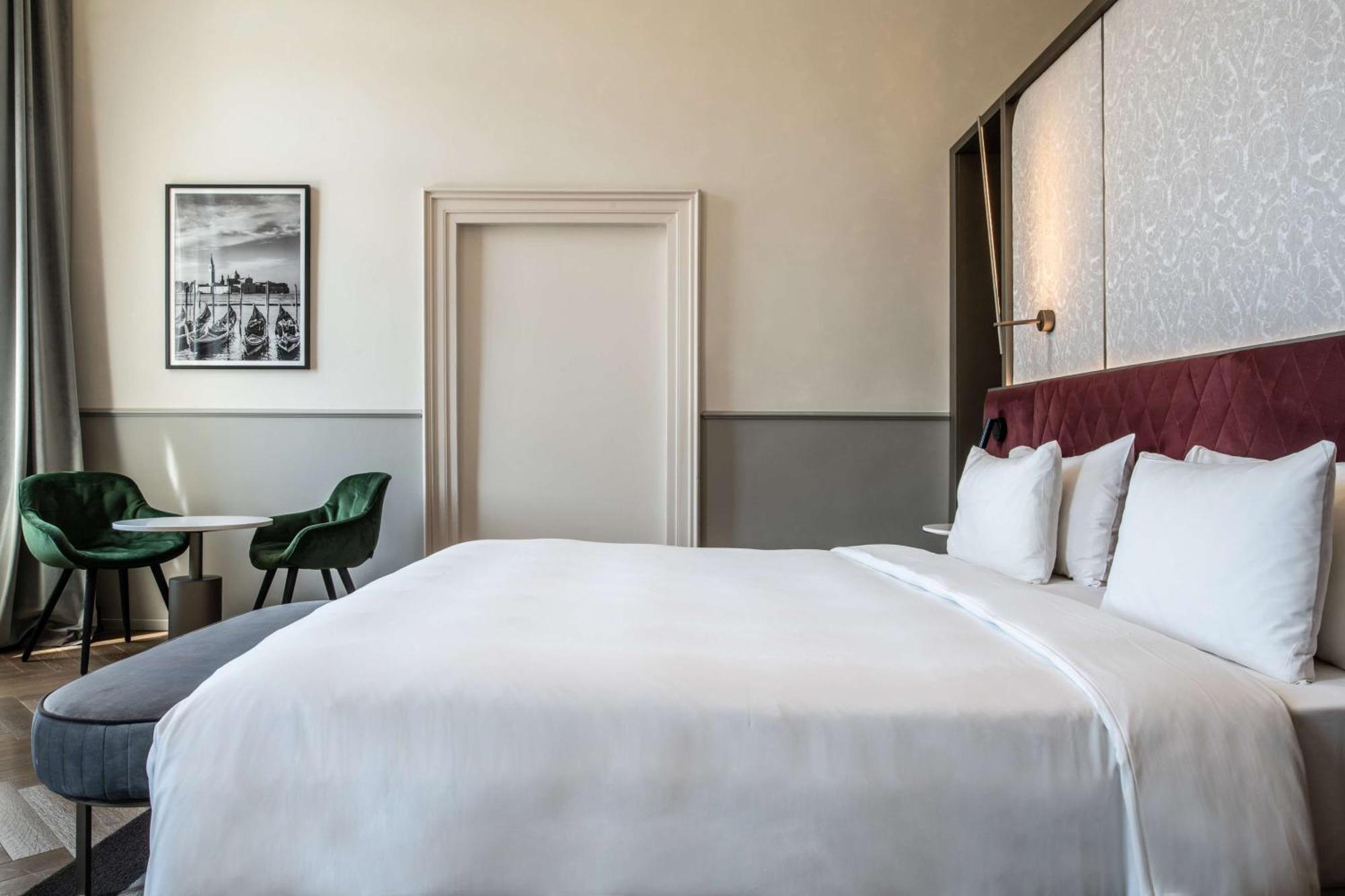 Radisson Collection Hotel, Palazzo Nani Венеция Экстерьер фото A bedroom at the hotel